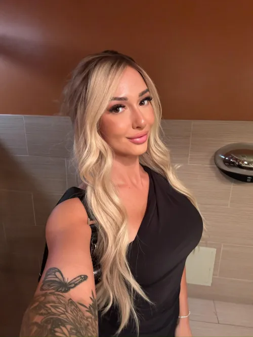 blondes wear it better