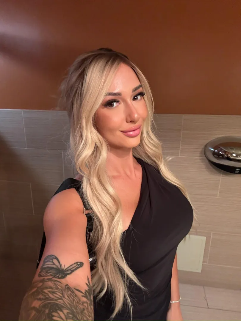 blondes wear it better