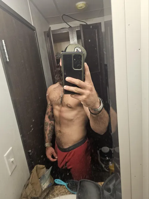 blue collar bulge anyone?