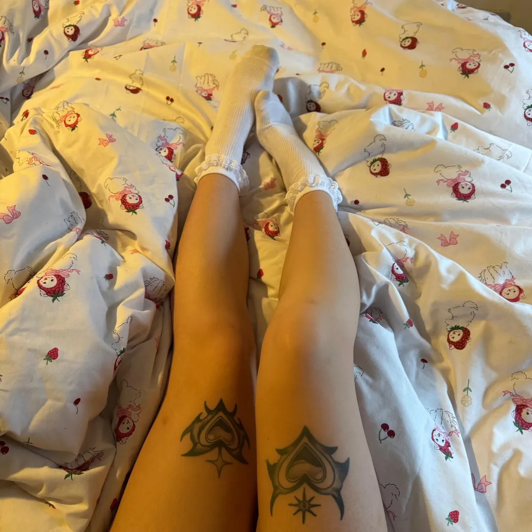 frilly socks are waaaaay too cute