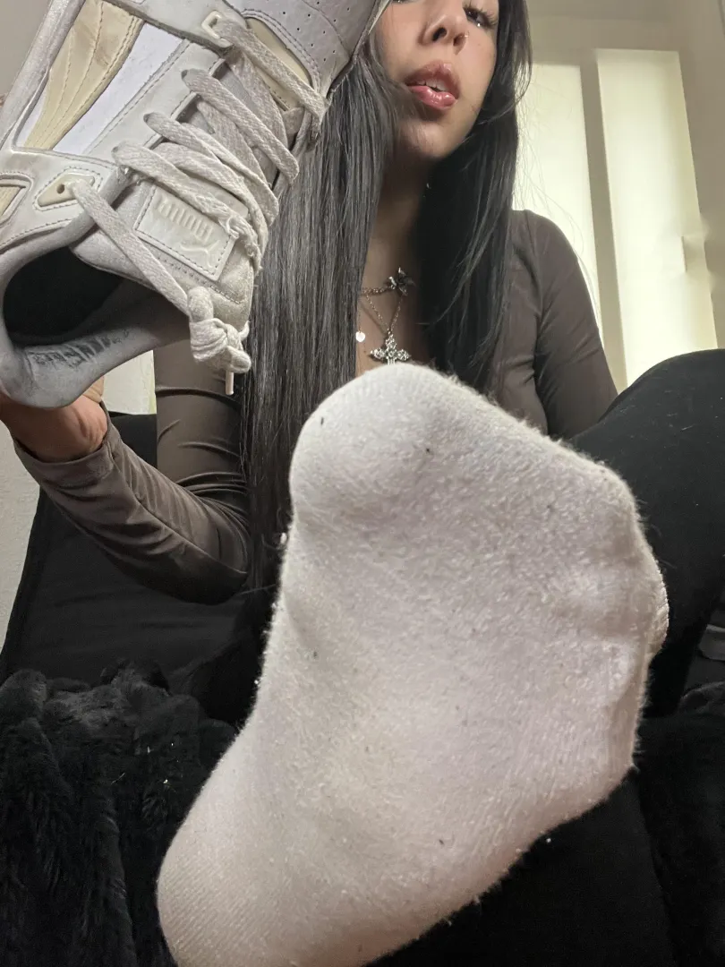 I need a nose inside of my shoes too [F]