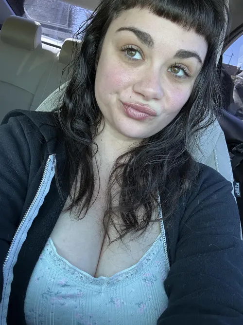 No makeup…still fuck worthy?