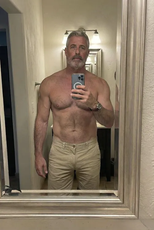 Older bull for a hotwife or a couple