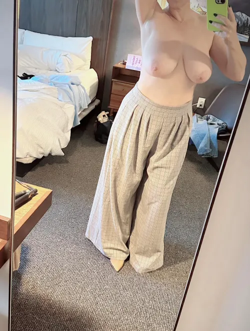 These Wide-Leg Trousers Carrying This Entire Outfit