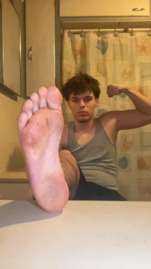 19yr Alpha feet come serve