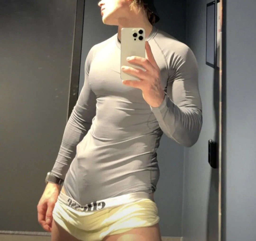 23M, just finished a workout, getting into locker room showers now, all welcome 