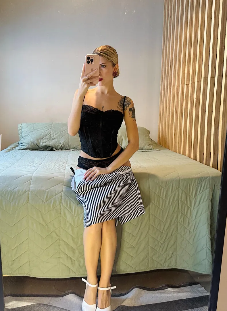 black outfits makes me super hot