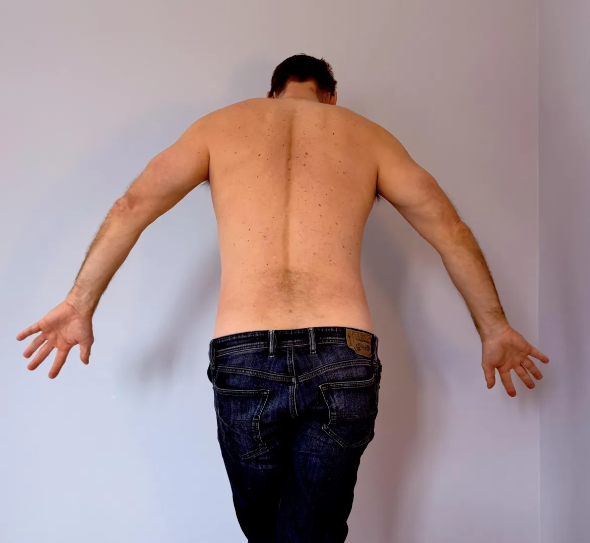 Challenge #283 [m] back poses are hard without a photographer