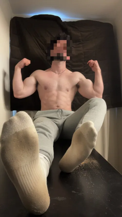 Come worship my biceps and Melt your brain for my stinky feet   