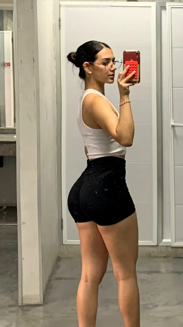 cute mirror selfieee :)