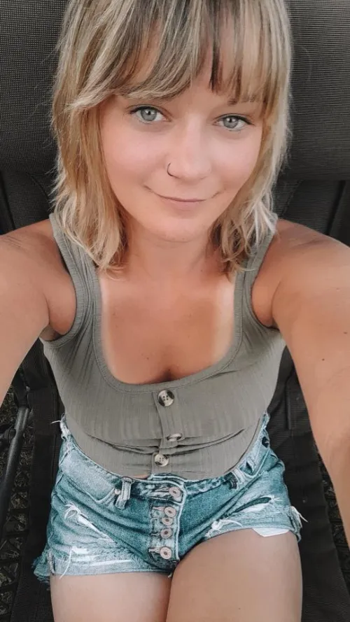 Do I give you a boner? Comment ur age if yes ;)