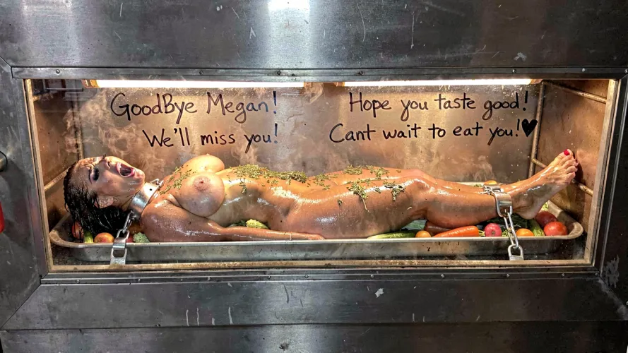 Her coworkers wrote her some nice messages on the oven window before they cooked her