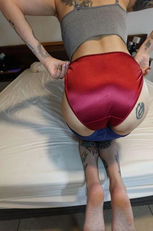 Highlighting this waist with a little bit of shine.