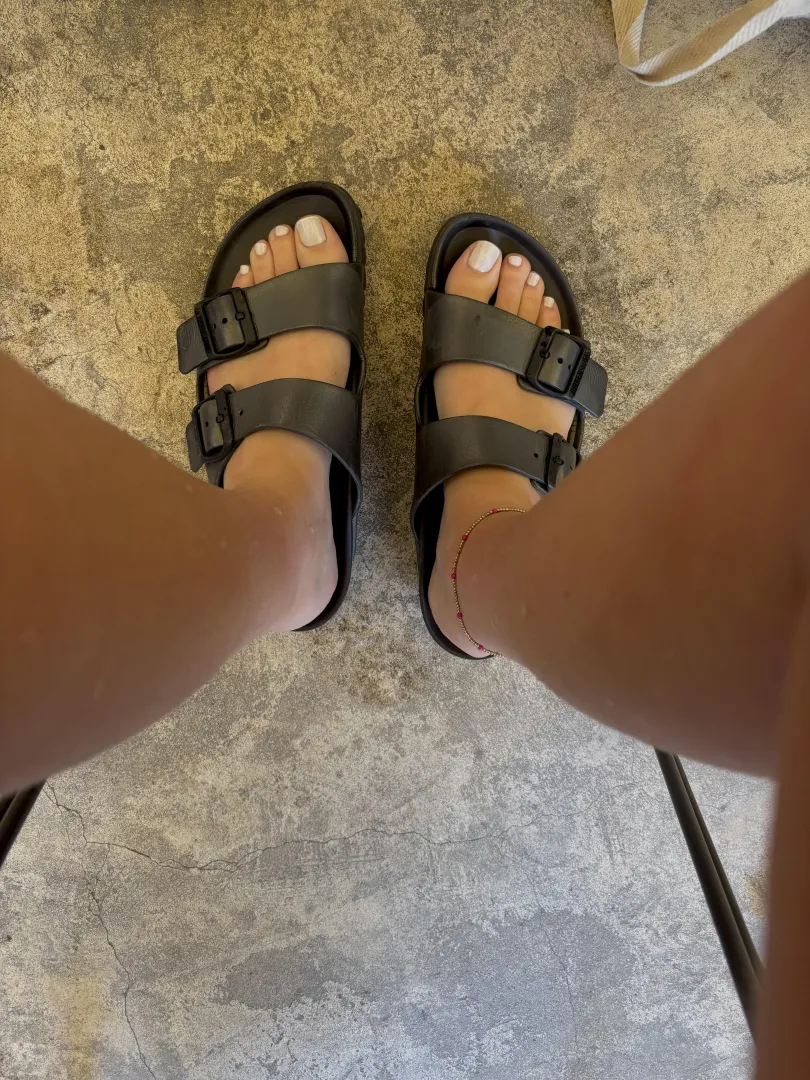 How does the pedi look in birks?