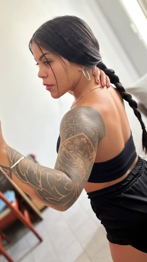 I also like my workout outfits to be all black