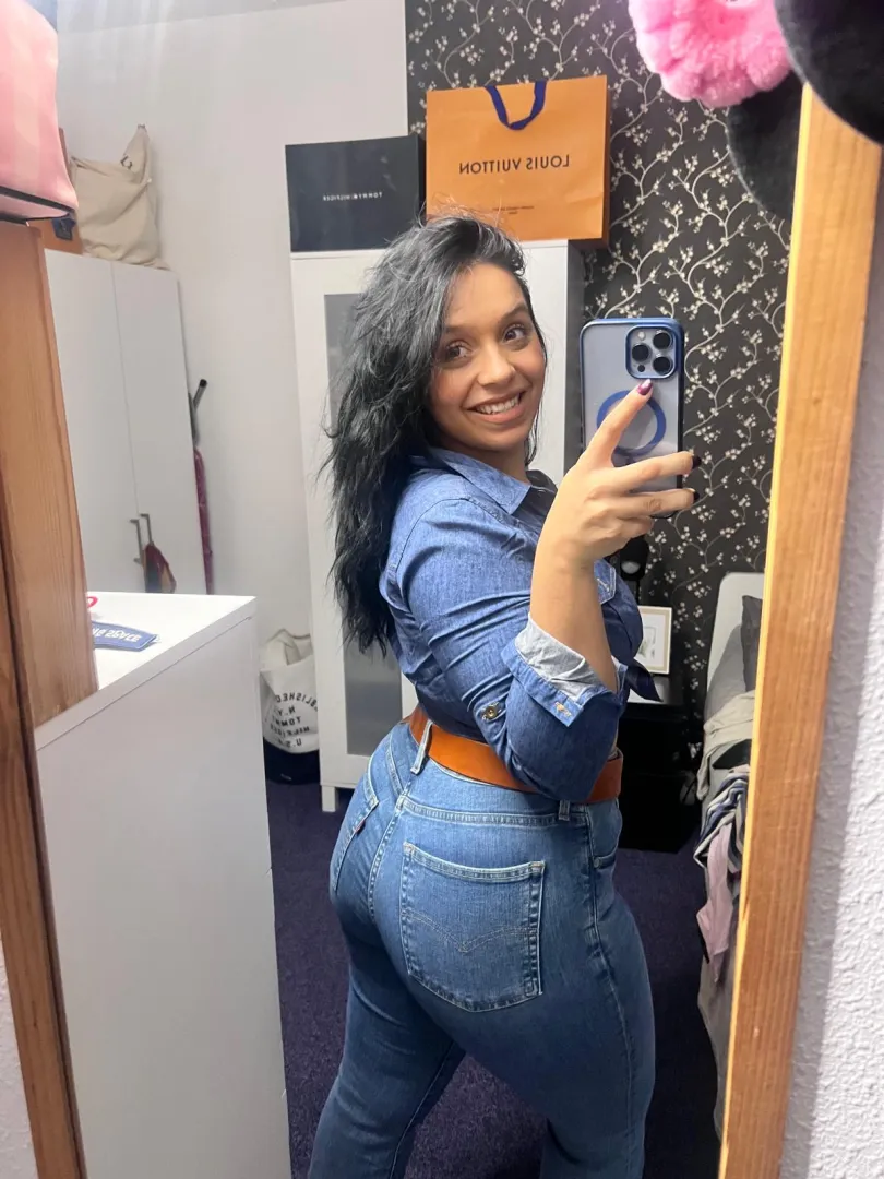 I love taking pictures of myself