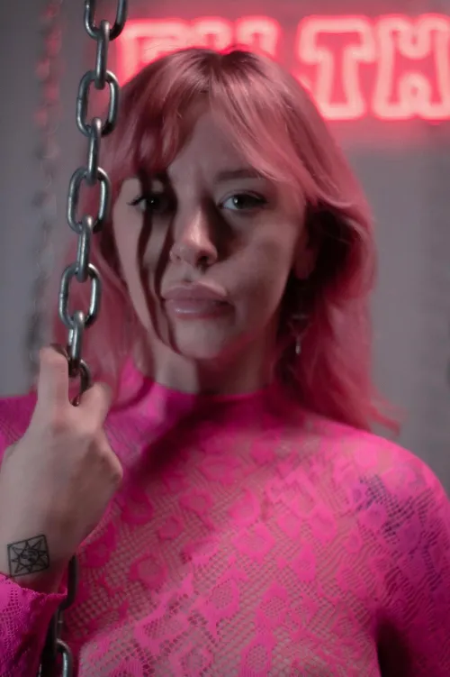 I would love a regular filming sub for sessions in London - preferably one morning per week, can be masked and can handle forced consumption/more extreme sessions. Tribute in description; please get in touch ASAP!