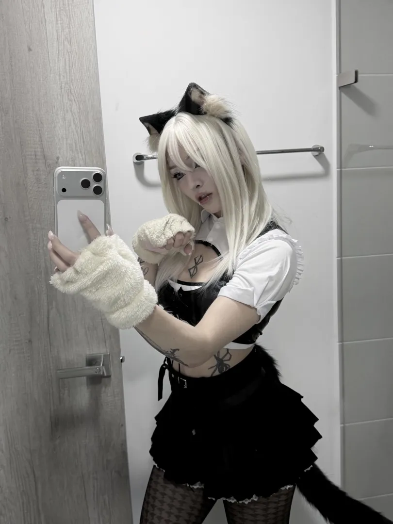 I’m daddy's good little pet – I bark, sit, and suck cock perfectly on command