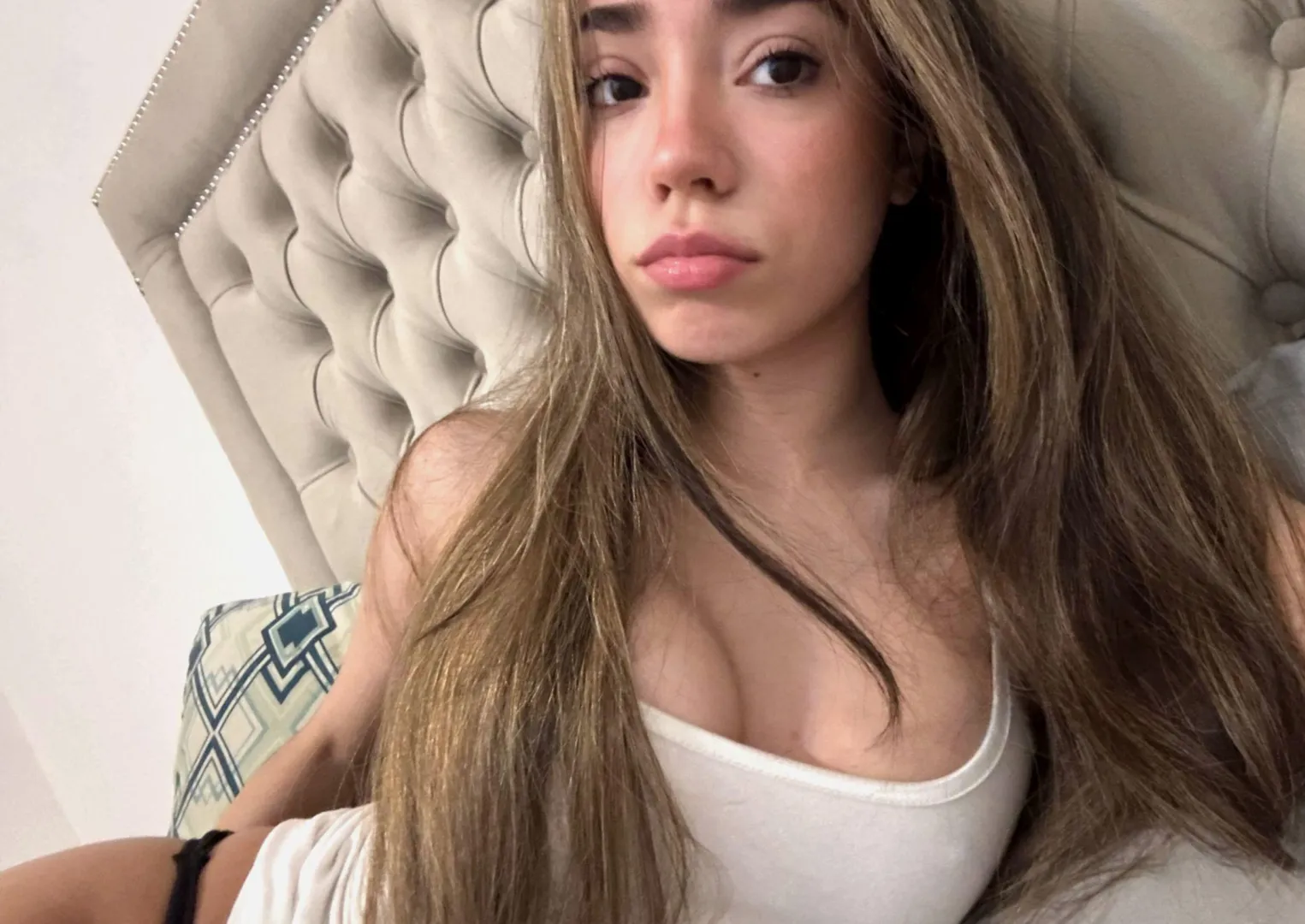 im kinda flat but oh well mayb u like small packages 