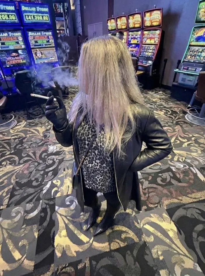 Looking for a casino partner.
Must be comfortable with a leather-wearing 120mm smoker who doesn’t fold under pressure ♠️