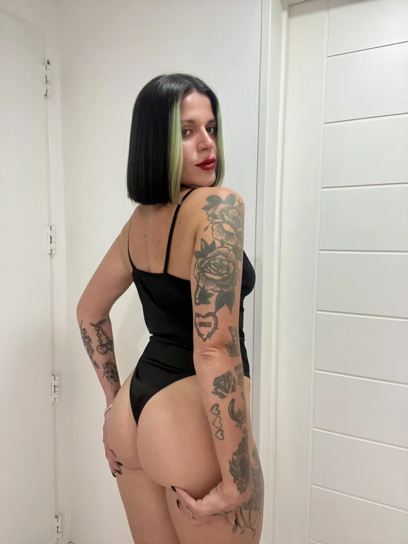 Me encantan las nalgadas en mi enorme ass