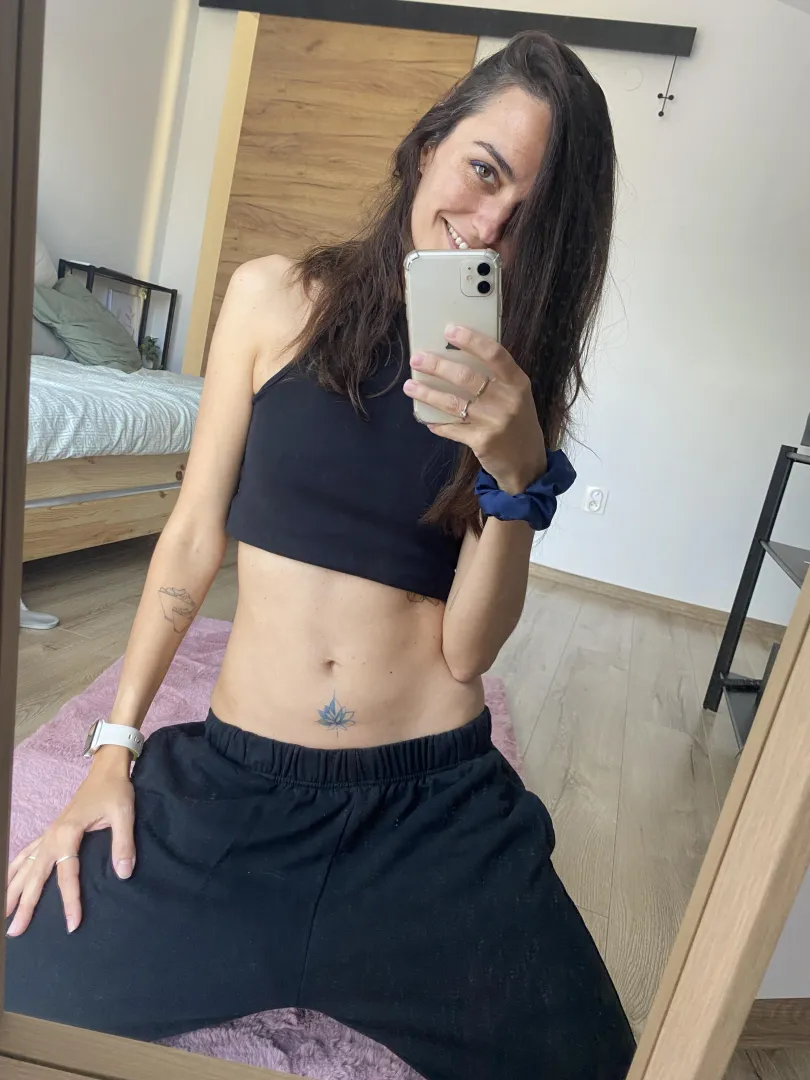 My flat tummy is waiting for your kisses