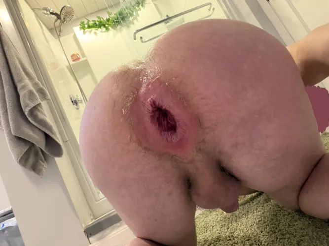 My hole needs a hand