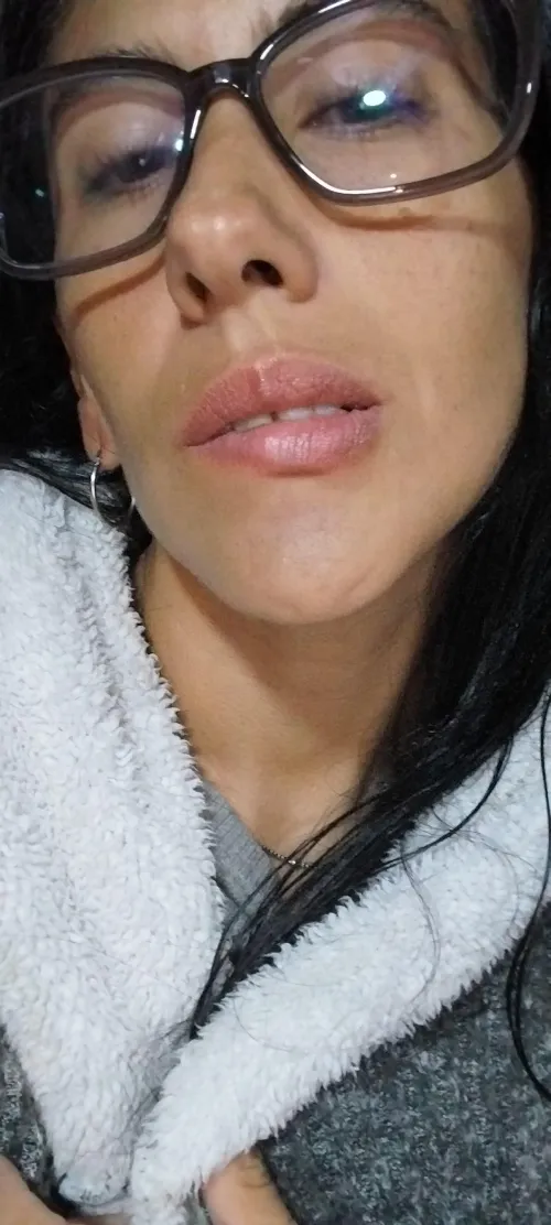 My lips haven't kissed in a while, kiss me and ignite them.