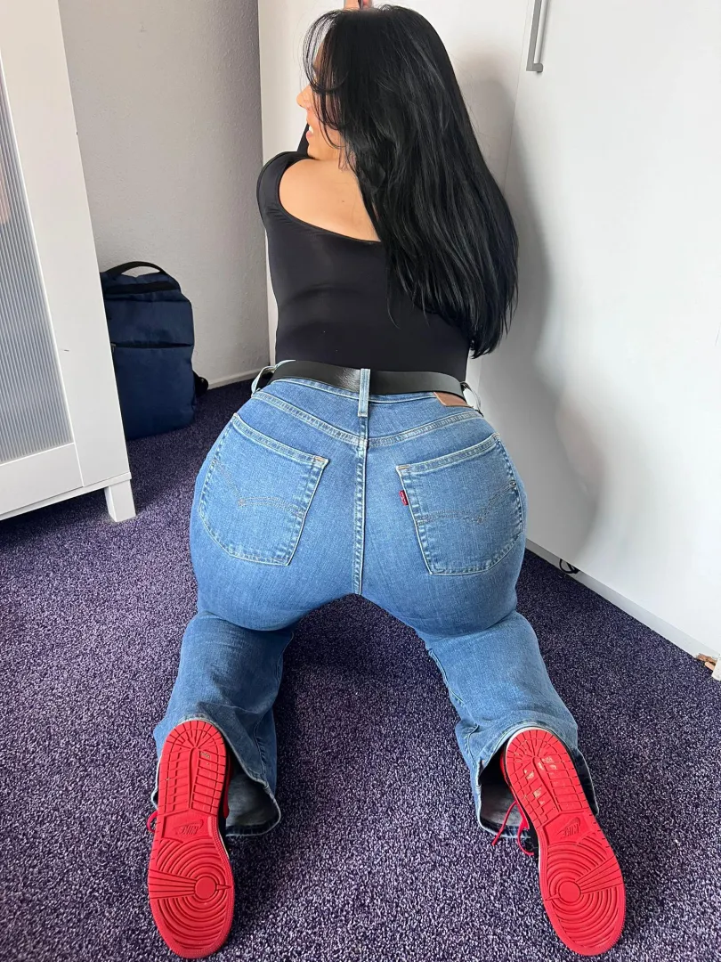 The more you taste my booty, the sweeter it is