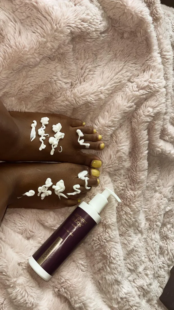 Who wants to see me rub lotion into my feet 