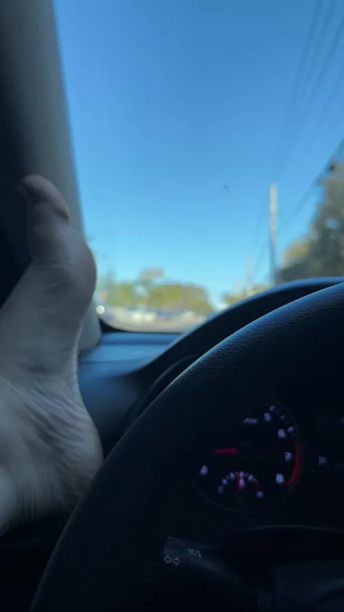 Windshield feet