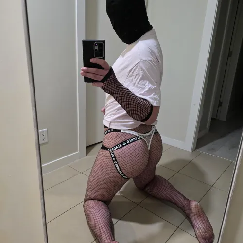 21 sissy looking to suck cock