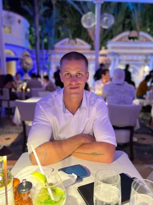 30 m4f in Charlotte for work all week.