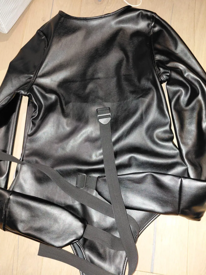 Any suggestions how i could make a selfbondage release mechanism for this straitjacket?