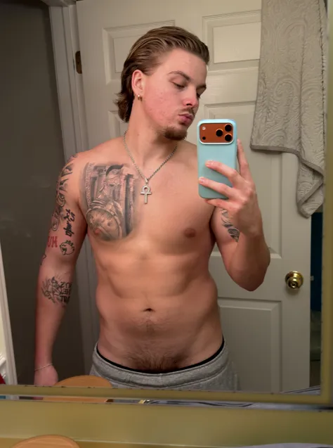 Bathroom lighting doing me favors