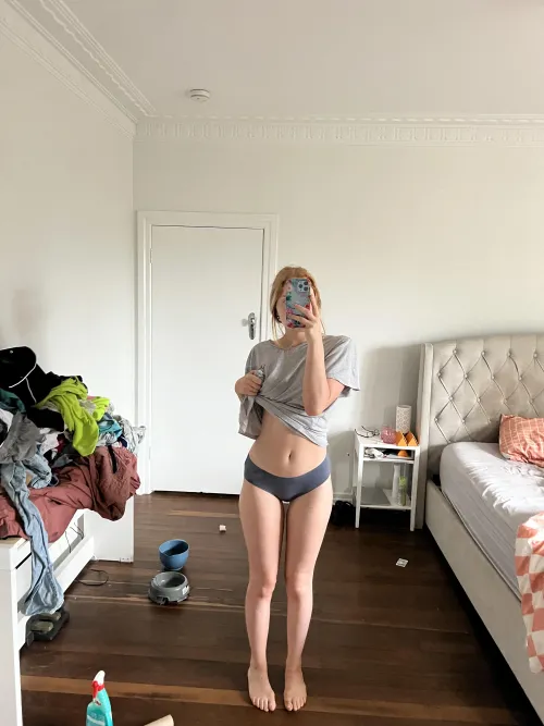 F22 - a young dirty girl in her dirty room