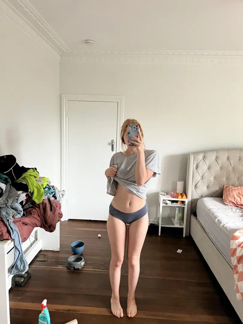 F22 - a young dirty girl in her dirty room