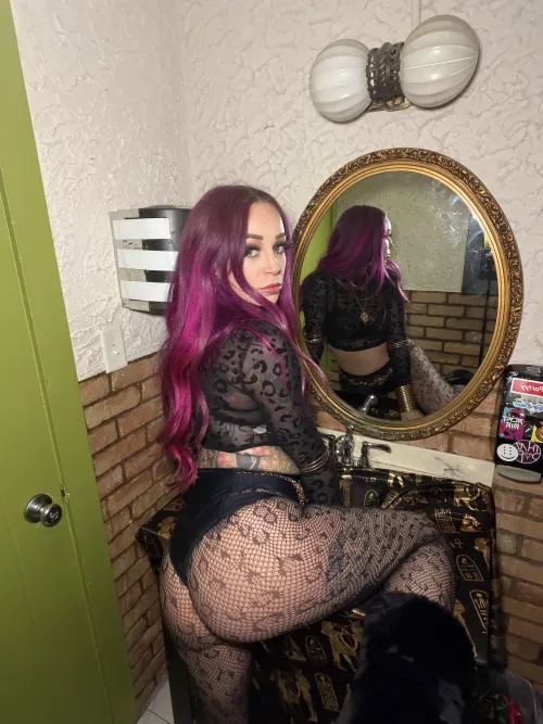 green room (bathroom) goddess