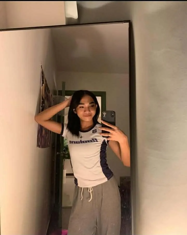 Hi wanna see me without clothes?