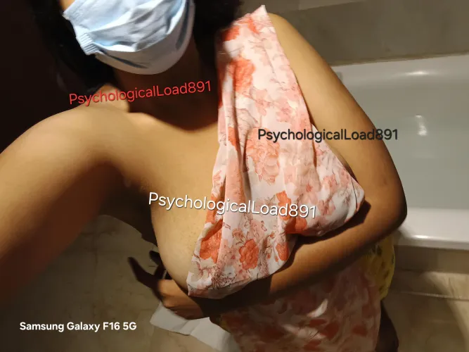 Holi m kon sa colour lgwaoge??