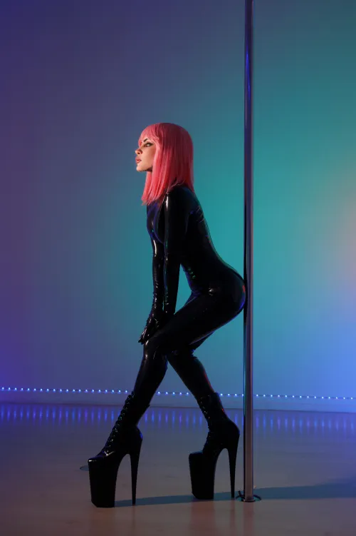 I feel good in shiny clothes