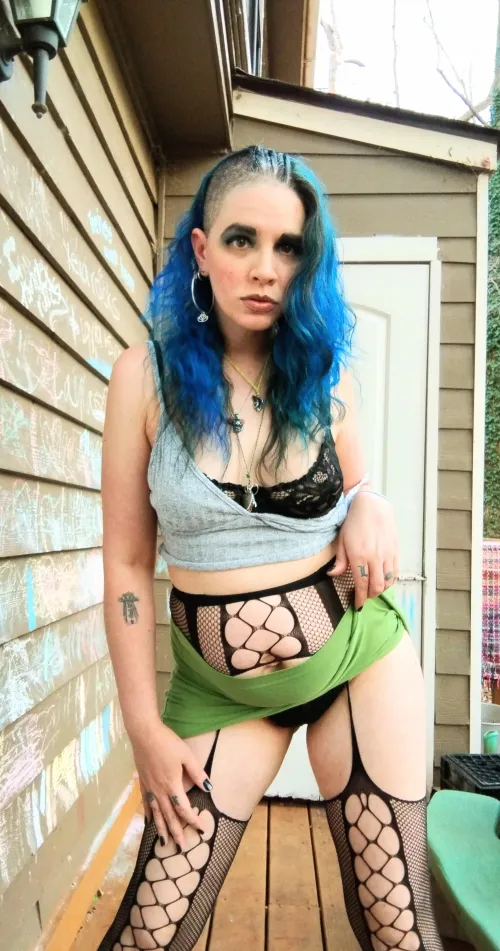 Looking like trouble ( 2 time c section mom )