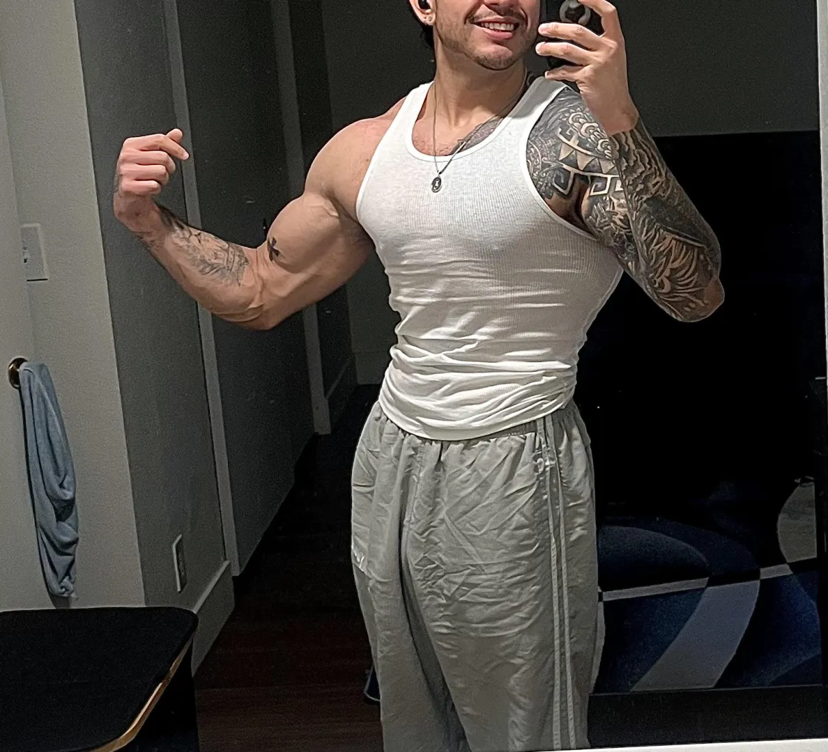 M28 looking to fuck someone’s girl or hotwife