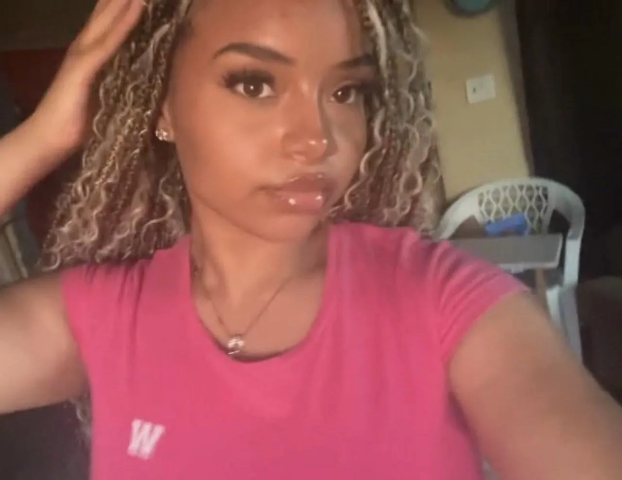 One look at my face and suddenly you’re lurking on my page. Next thing you know, you’re on your knees begging for my mercy ୨୧