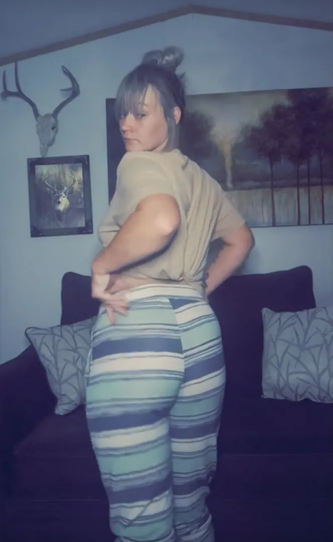 Sending 5 nudes to every guy that upvte, (instantly) just say 'yeah'.