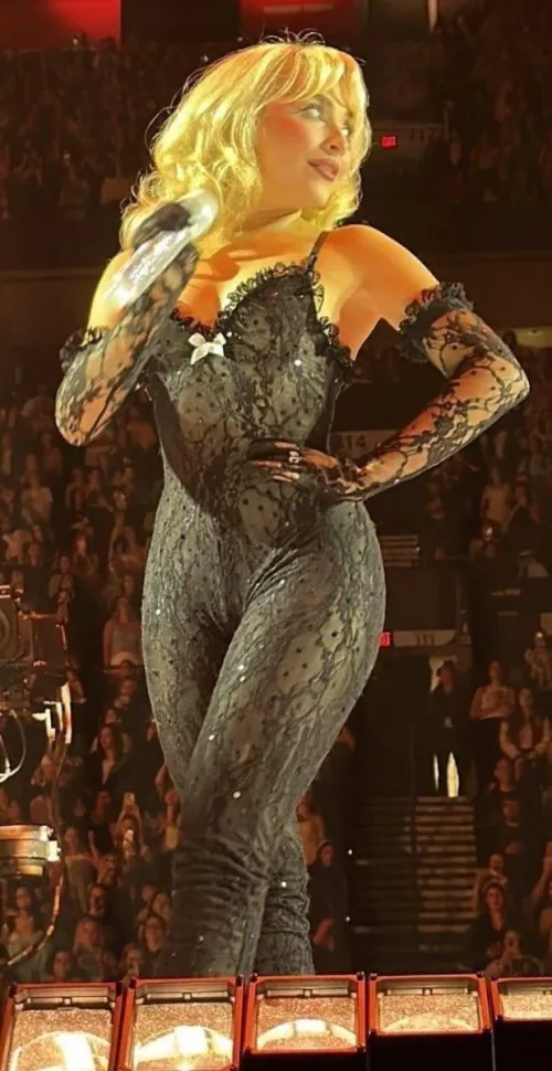 She's so perfect and sexy!