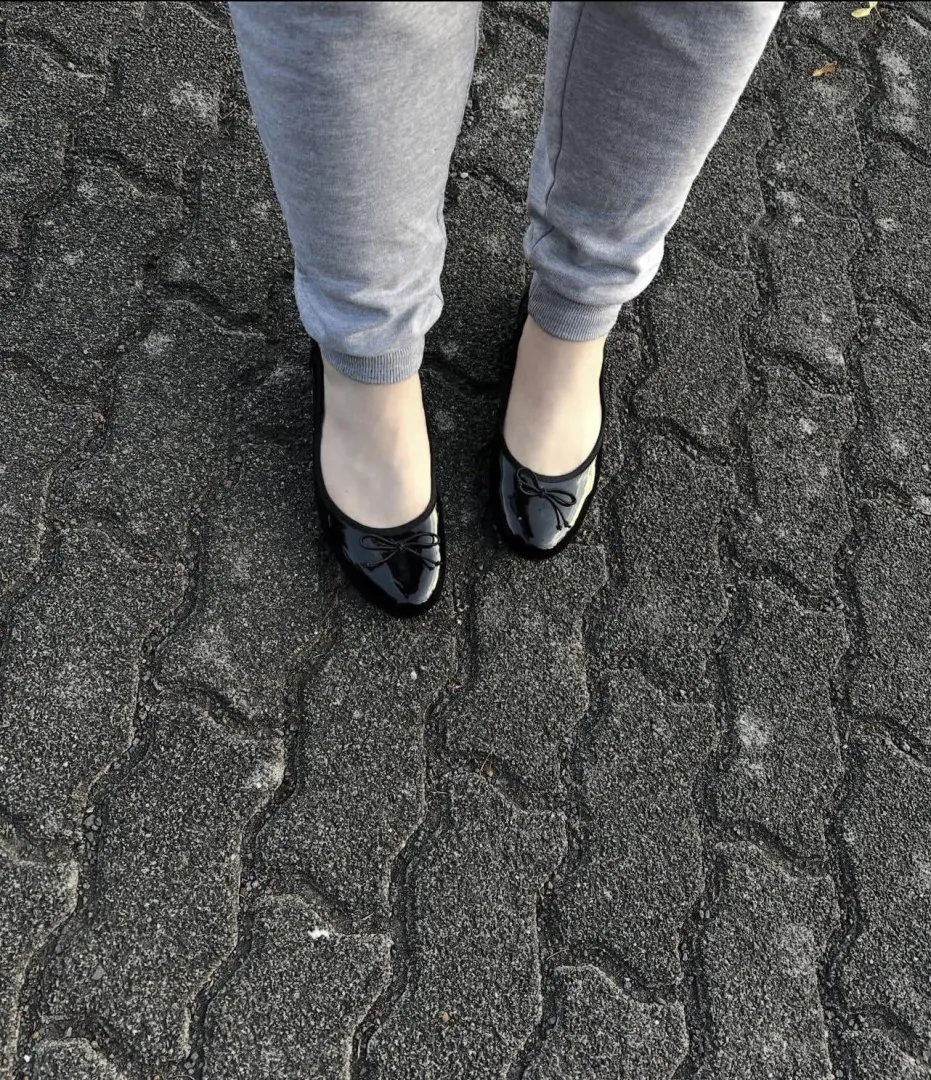 Sissy 20 Nähe Andernach wer möchte sich mal mit meinen Ballarinas vergnügen?