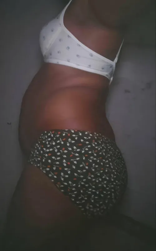 Sissy here to do more tasks,suggest some thrilling tasks