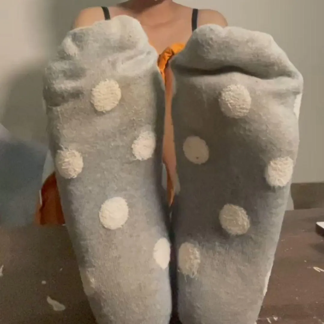 Submit to my smelly socks