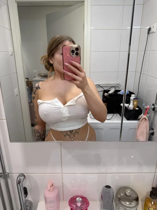 Tuuks riisuun mun paidan? 